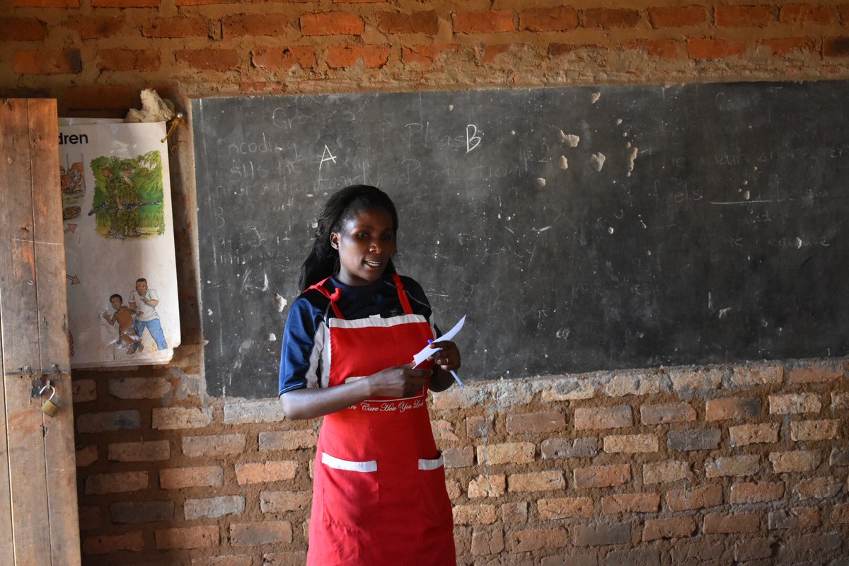 tabhelpinghand's tweet photo. Great first day of workshops in rural Uganda! #teachers #volunteer #givingback https://t.co/ldt0VaLH5o