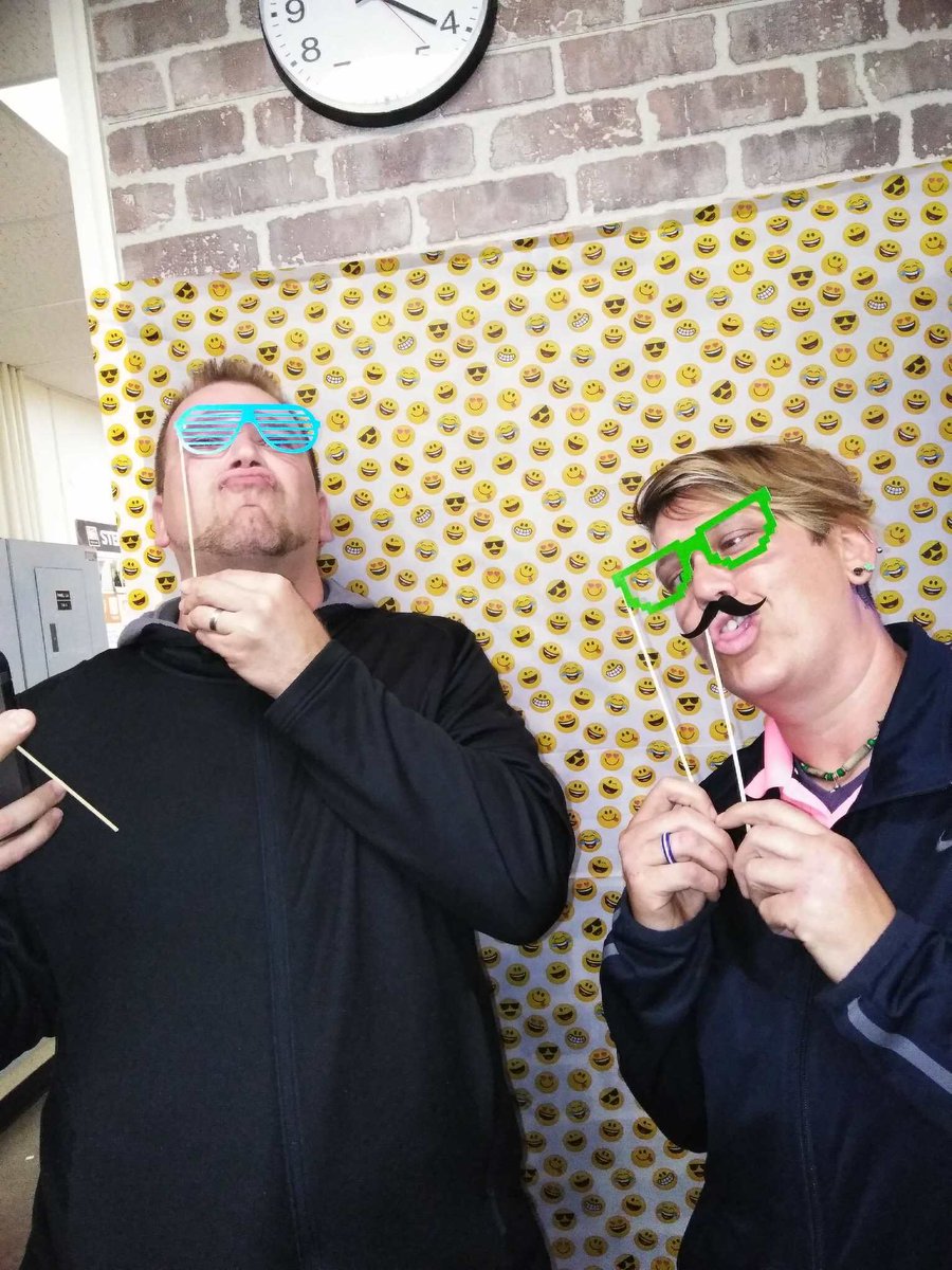 lane_delane's tweet photo. A few more selfies from π·π¬#NationalSelfieDay #weSHOREselfie @HD_TheShore4912 @AlwaysBWinnen @AndrewOrmond36 @rollin_slagle @MrHOMERDPOE #FunCommittee https://t.co/BoC5lyl4MK
