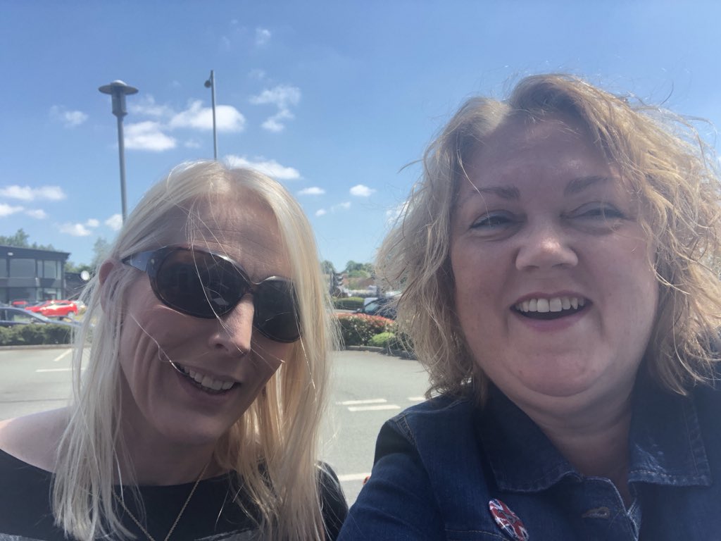 rediscme's tweet photo. Itโs so good to have friends to tell you some positive things about yourself when youโre feeling like youโre incapable of achieving anything. Especially when it involves a meal in the sunshine! Thanks George. #SelfEsteem #rediscoveringme https://t.co/7UaQLoh4OK