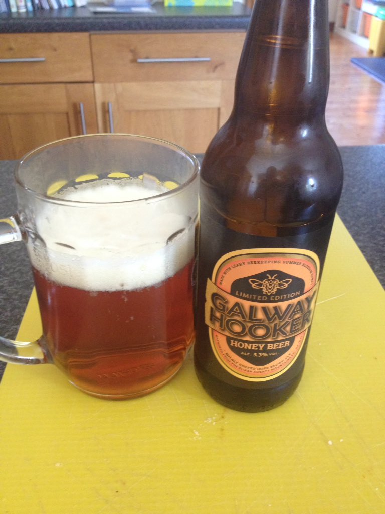 craig1scotty's tweet image. Was expecting a sweet #beer but this is anything but #malt is there throughout defo get the grassy and woody flavour but the hint of sweetness from @LeahyBkeeping is excellent 5.3%  #CraftBeer