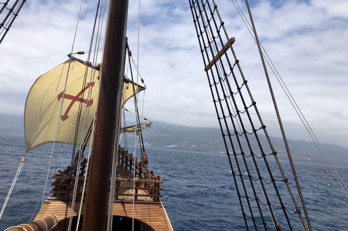 eldia's tweet photo. La réplica de la Santa María navega rumbo a la Península tras su gira por Canarias https://t.co/WzUGBCOWlQ https://t.co/gVUIHmAvcp
