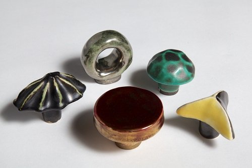COCAYork's tweet photo. Come pick your favourite #LucieRie buttons this weekend at #CeramicsAndButtons. Our major new exhib demonstrates Rie's glaze innovations with over 550 buttons to choose from...🤹 https://t.co/JInWI3dnk2 #RethinkCeramics 📸: Phil Sayer https://t.co/9Q6TMnnlsB