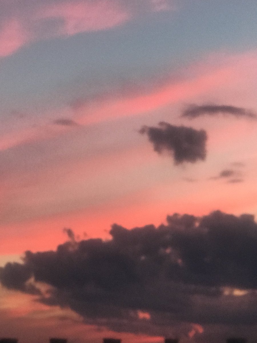 Mother Nature took my breath away last night with this exquisite sunset on the 1st day of summer😍🦋🌷😎