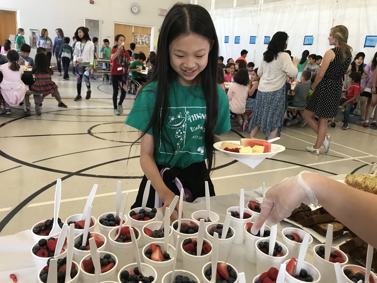 mrjleeclassroom's tweet photo. Thanks to Loblaws @northyorkcentre  for the healthy snacks today @loblawco @McKeeSchool @tdsb @LC2_TDSB #healthysnacks #EatTogether https://t.co/SQMI2W46K1