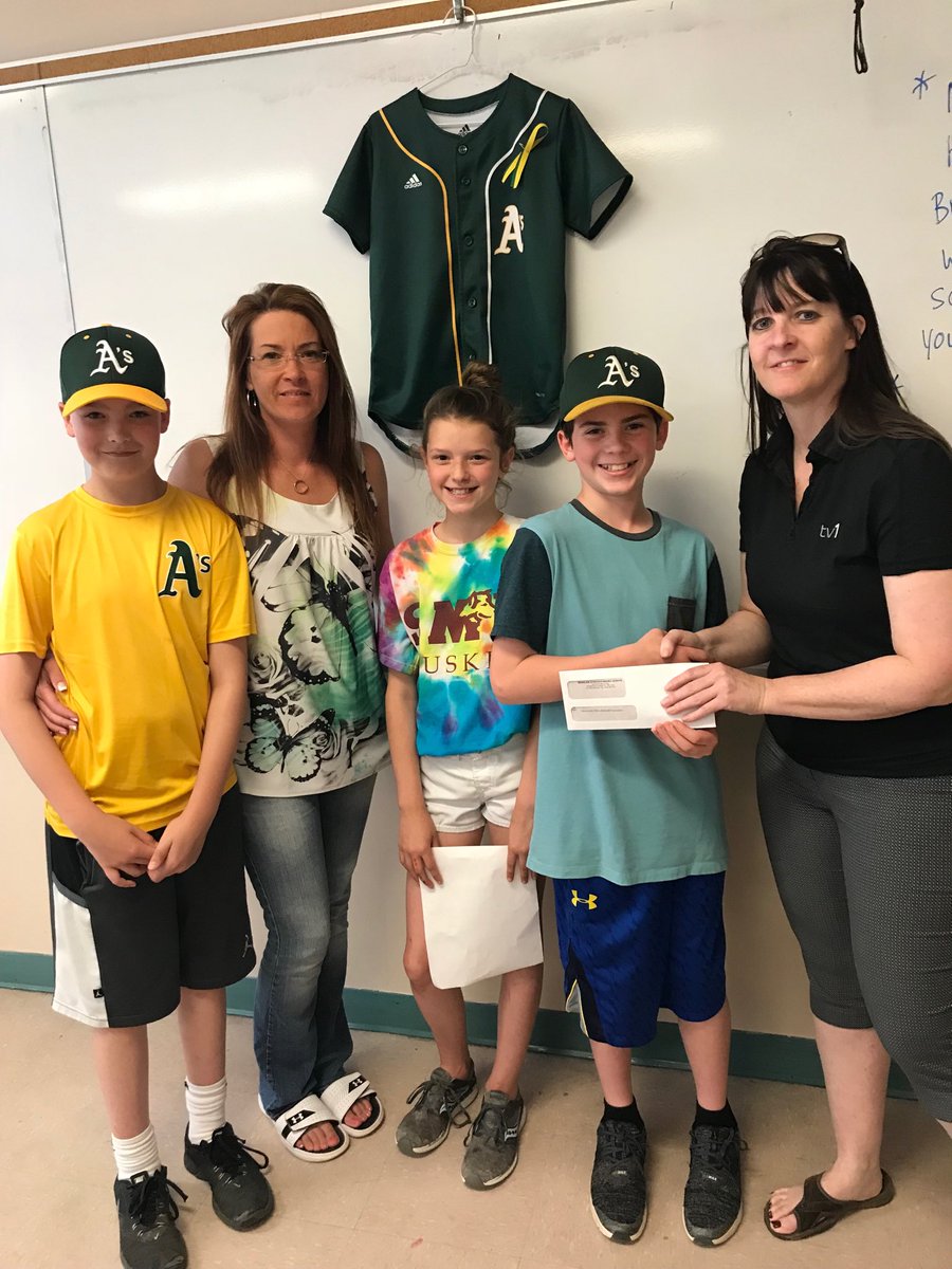 Donating money raised from our bake sale to Hammonds Plains A’s - in memory of Darren Pollock. Thanks to ⁦<a href="/madelinesymonds/">Madeline Symonds MS</a>⁩ for showing support!