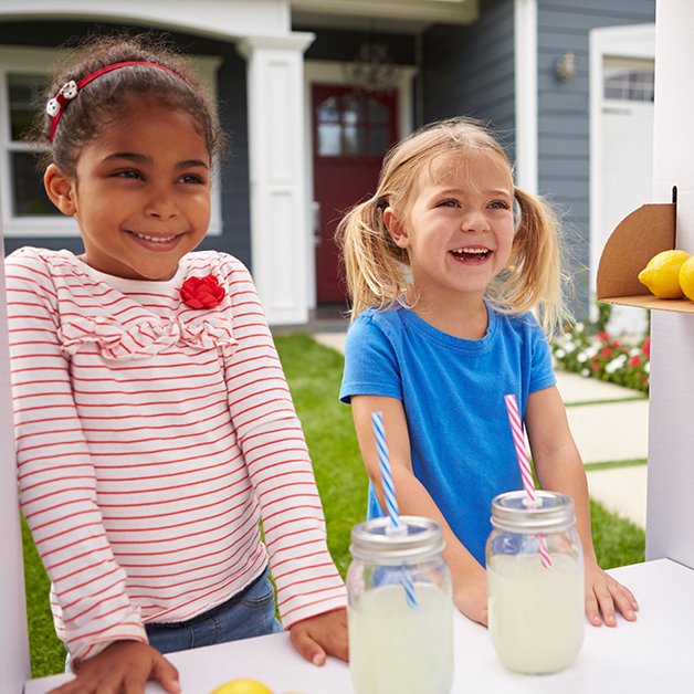 Want to raise a compassionate kid? Think about setting up a lemonade stand this summer. Add a twist of extra kindness this year and donate the profits to a charity of you and your child’s choice!
#randomactsofkindness #spreadkindness #summerfun