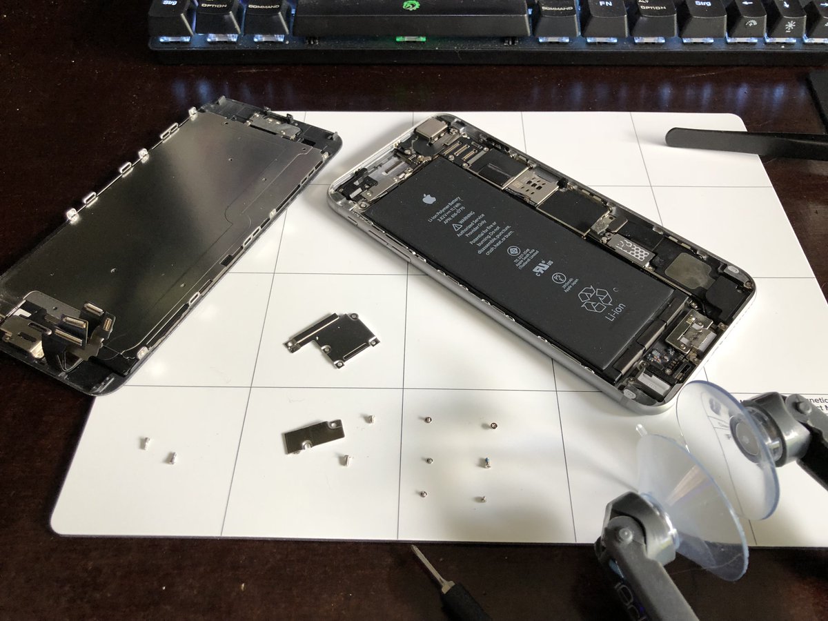 MCReim's tweet photo. Ich musste es einfach mal aufmachen. #iPhone6plus Das wird ein schönes Projekt. #iphonemodding https://t.co/dddoHOXjJF
