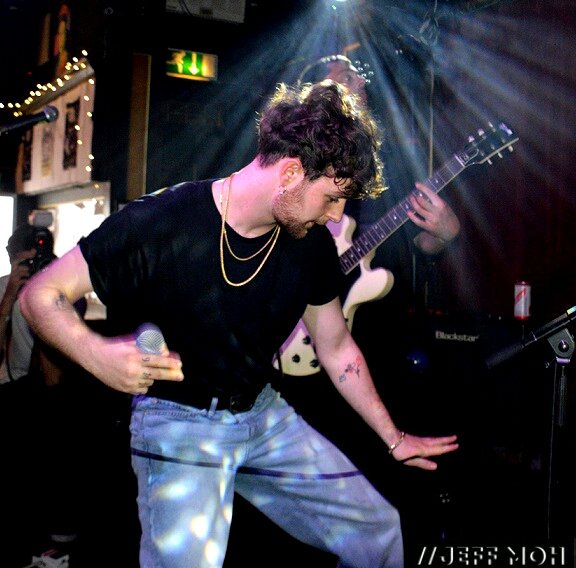 Jeff Moh (@jeffmoh8) on Twitter photo TOM GRENNAN - Top performance here he's on grooving moves at 'This Feeling TV' and Red Stripe music event in The Monarch,Camden.<a href="/Tom_Grennan/">Tom Grennan</a> <a href="/This_Feeling/">This Feeling</a> <a href="/redstripeuk/">Red Stripe UK</a> <a href="/TheMonarchMusic/">The Monarch</a> <a href="/RizerMagazine/">Rizer Magazine</a> <a href="/JeffMoh8/">Jeff Moh</a> TOM GRENNAN - Top performance here he's on grooving moves at 'This Feeling TV' and Red Stripe music event in The Monarch,Camden.<a href="/Tom_Grennan/">Tom Grennan</a> <a href="/This_Feeling/">This Feeling</a> <a href="/redstripeuk/">Red Stripe UK</a> <a href="/TheMonarchMusic/">The Monarch</a> <a href="/RizerMagazine/">Rizer Magazine</a> <a href="/JeffMoh8/">Jeff Moh</a>