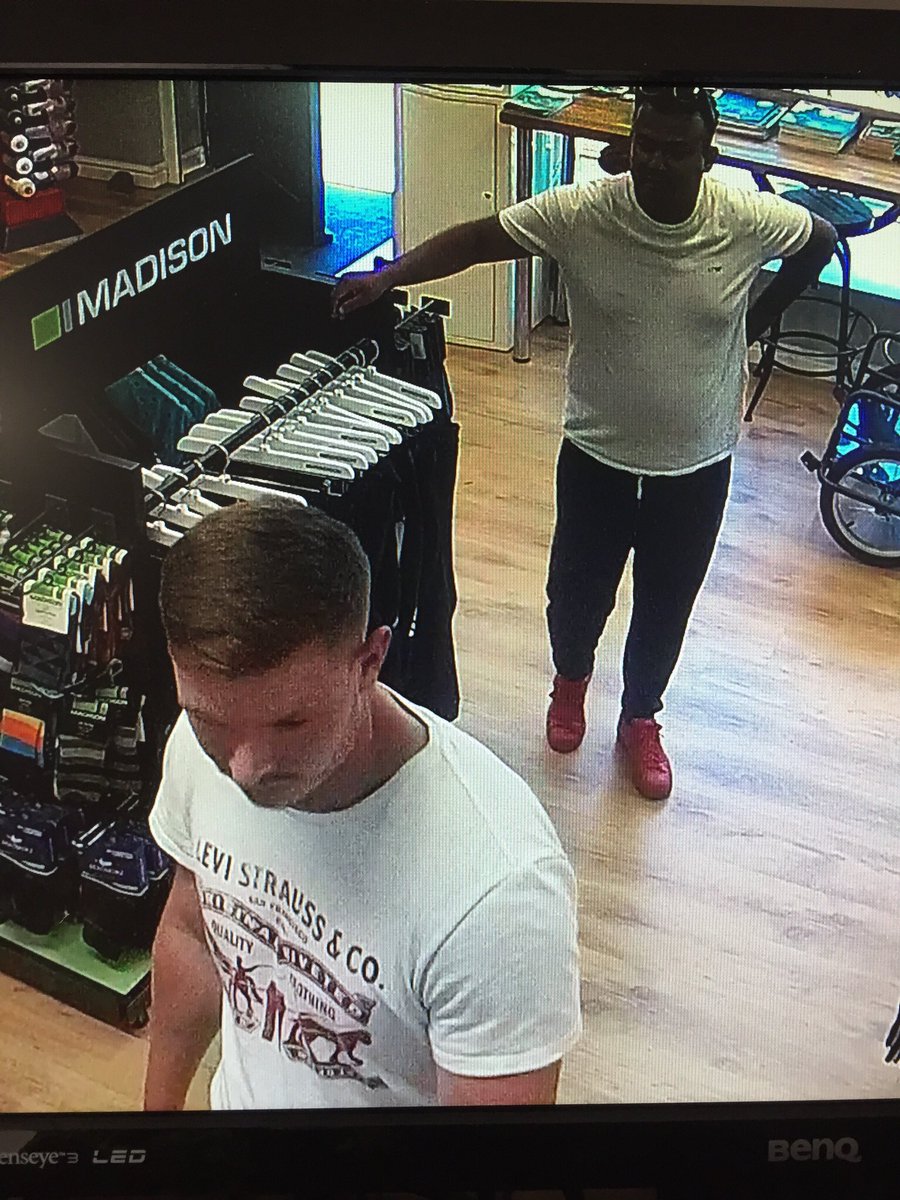 Gateway_cycles's tweet photo. @gpabergavenny 2 males trying to purchase a £2500 mtb using stolen credit card this afternoon https://t.co/AGxUGQcBJ1