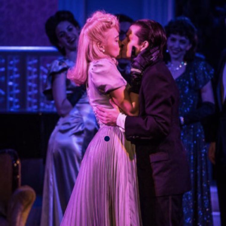 Y12Luz's tweet photo. [TEATRO] @LosMartesOk Elegante, romántica, divertida, ágil y tierna @Candevetranok @FelipeColombo @CC25deMayo @grapalok @varasotero @jormaestro @ariadnaasturzzi @Roni_Isola @Santioteroramos #Ranni #MatíasStrafe #FlorenciaCappiello #LiaJelin @Noticias3df
https://t.co/mN4qcf3TzX https://t.co/OfycoXs2u6