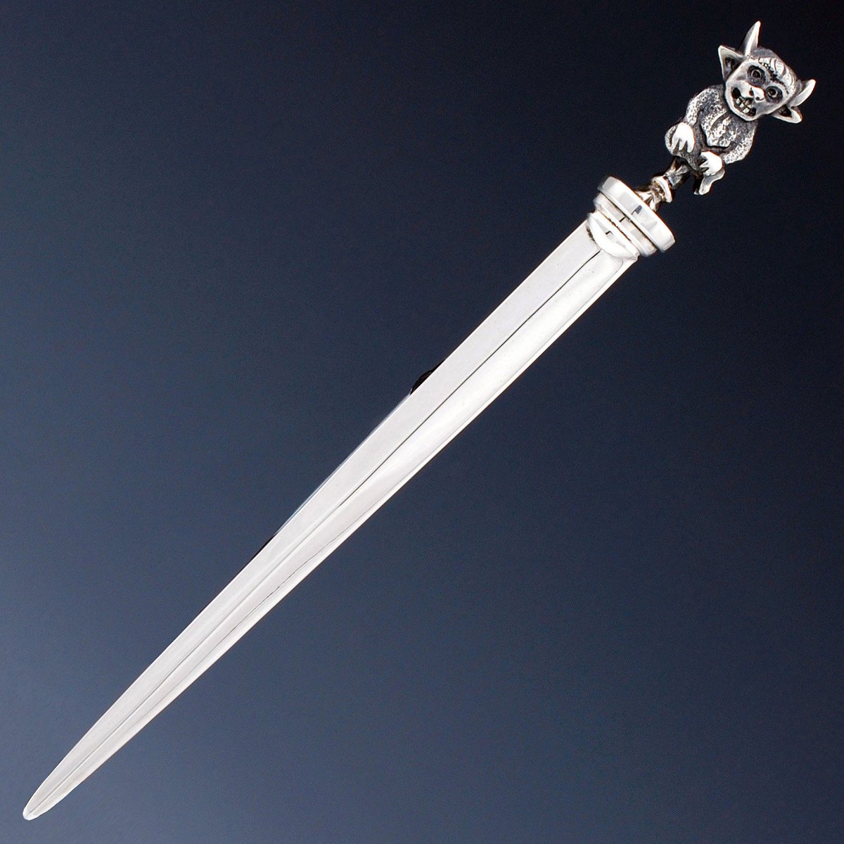 Tarvier's tweet photo. Lincoln Imp Sterling Silver Letter Opener @ Tarvier
Lincoln Silversmith
#lincoln #lincolnimp #lincolnshire #lincolnshireshow https://t.co/SfdiXJ3ksU https://t.co/9pI31V9xee