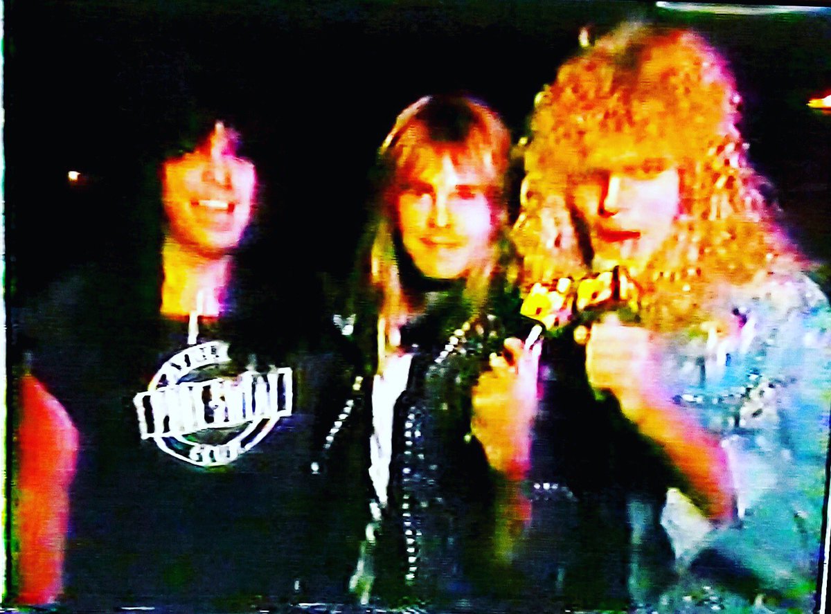 SeanMcNabbLA's tweet image. #flashbackfri I was 23 yrs old ‘1988 @ripmagazineofficial party w my @quietriotband @quietriotofficial Brothers @fbanali #Carloscavazo @paulshortino 
When rock Ruled!
But i think it still does! You? 
#Rip #MTV #sunsetstrip #Bassist 
@ampeg @deanmarkleyusa