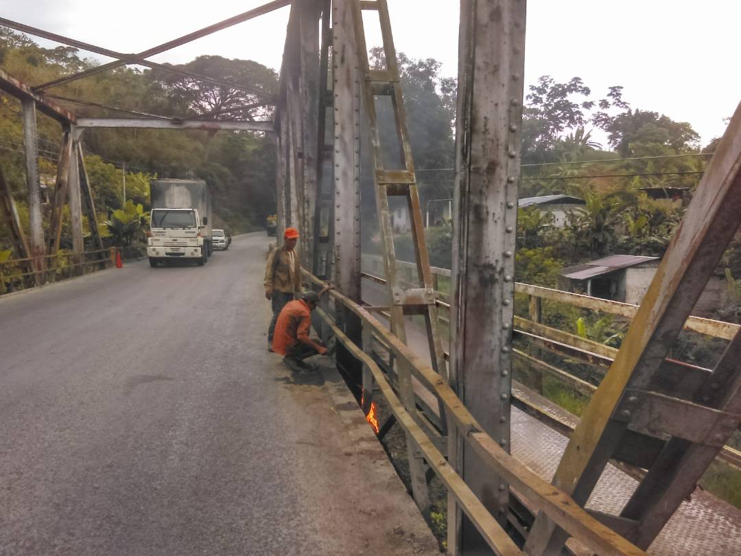 MeridaSomos's tweet photo. Asi avanzan   #ObrasEnRevolución la Rehabilitación Puente Capazón,parroquia Eloy Paredes, mcpio Obispo Ramos de Lora #Mérida .@MppopMerida .@MppObras @JEHYSONGUZMAN https://t.co/zMSSIDSr0f