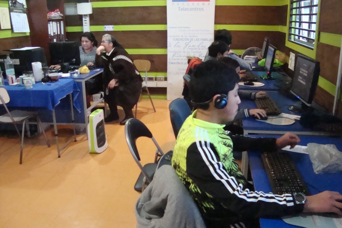 TlcLos's tweet photo. Muy buena asistencia a los talleres de alfabetización digital en el mes de junio 2018 en @TlcLos @jorgealmonacid https://t.co/s3HXIkIdvs