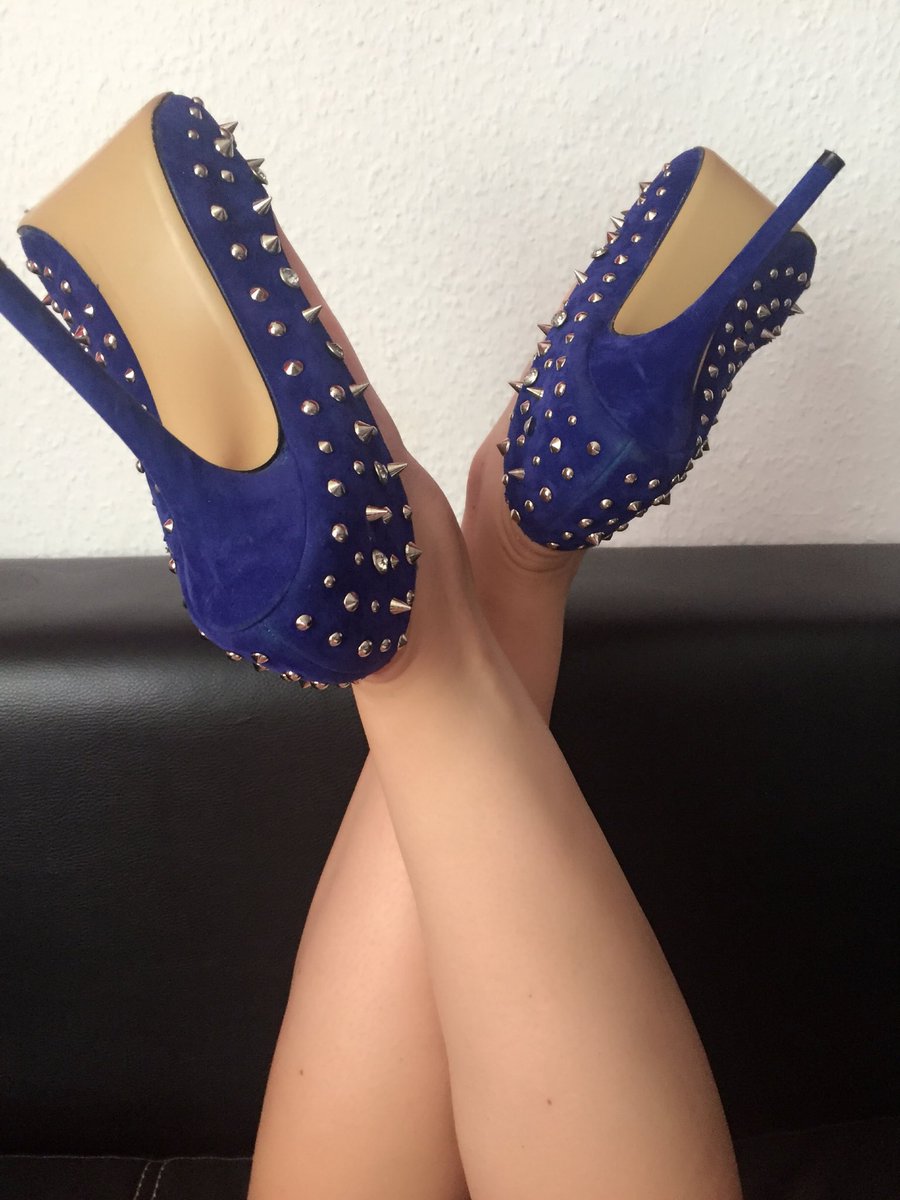 FinDomIrina's tweet photo. Friday is the best day to fill up my Paypal &amp; Circle for the weekend. So what are you waiting for piggy ? 👠#findom #feetworship #heels #footslaves #zahlschwein #zahlsklave #geldsklave #geldherrin #moneymistress #fußsklave @RTFindomGerman @RT4AG @help_to_rinse @RTP1G @rtfindom https://t.co/vIq90n2nf4