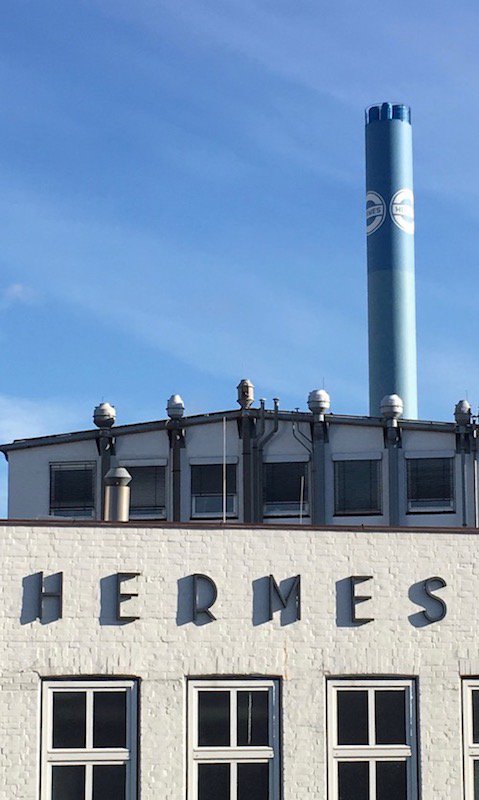 Sibilcita's tweet image. Nicht zuletzt wegen der Schrift steht dieses Fabrikgebäude (Hamburg) unter Denkmalschutz. #typography #monumentprotection
(Ich musste beim Fotografieren der Schrift - ob mit und ohne Schatten - auch an ILLUSTRATOR denken😍)