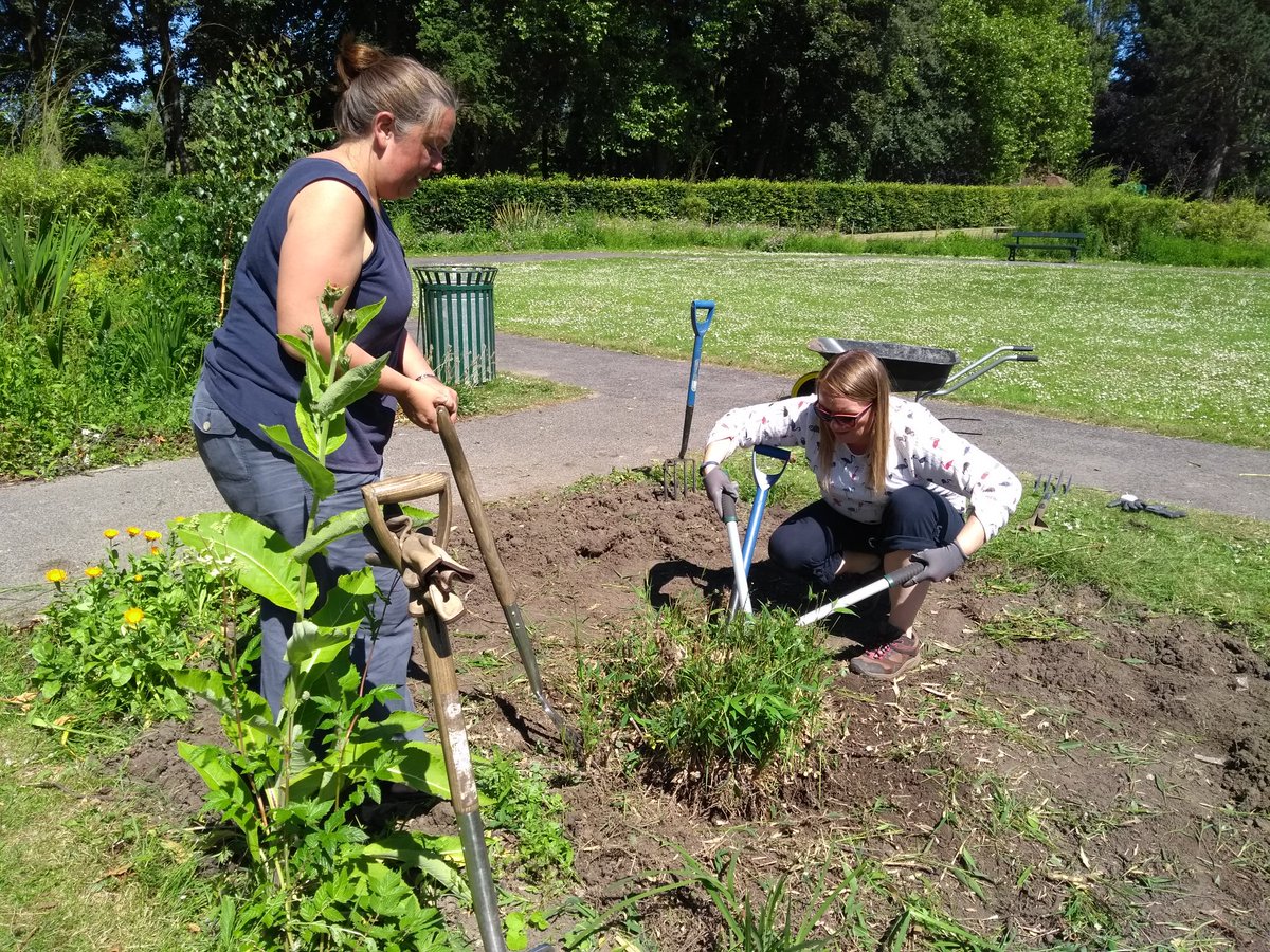 ecoyorkcyc's tweet photo. The team from @TSYS_TSS were amazing today. They shifted bark chip, sacks of topsoil and weeded reluctant Bamboo. In extremely hot conditions you improved the play area the planters and the sensory garden, thank you @CityofYork @Fr_RowntreePark @MicklegateWard #volunteering https://t.co/LOgMg2xGoM