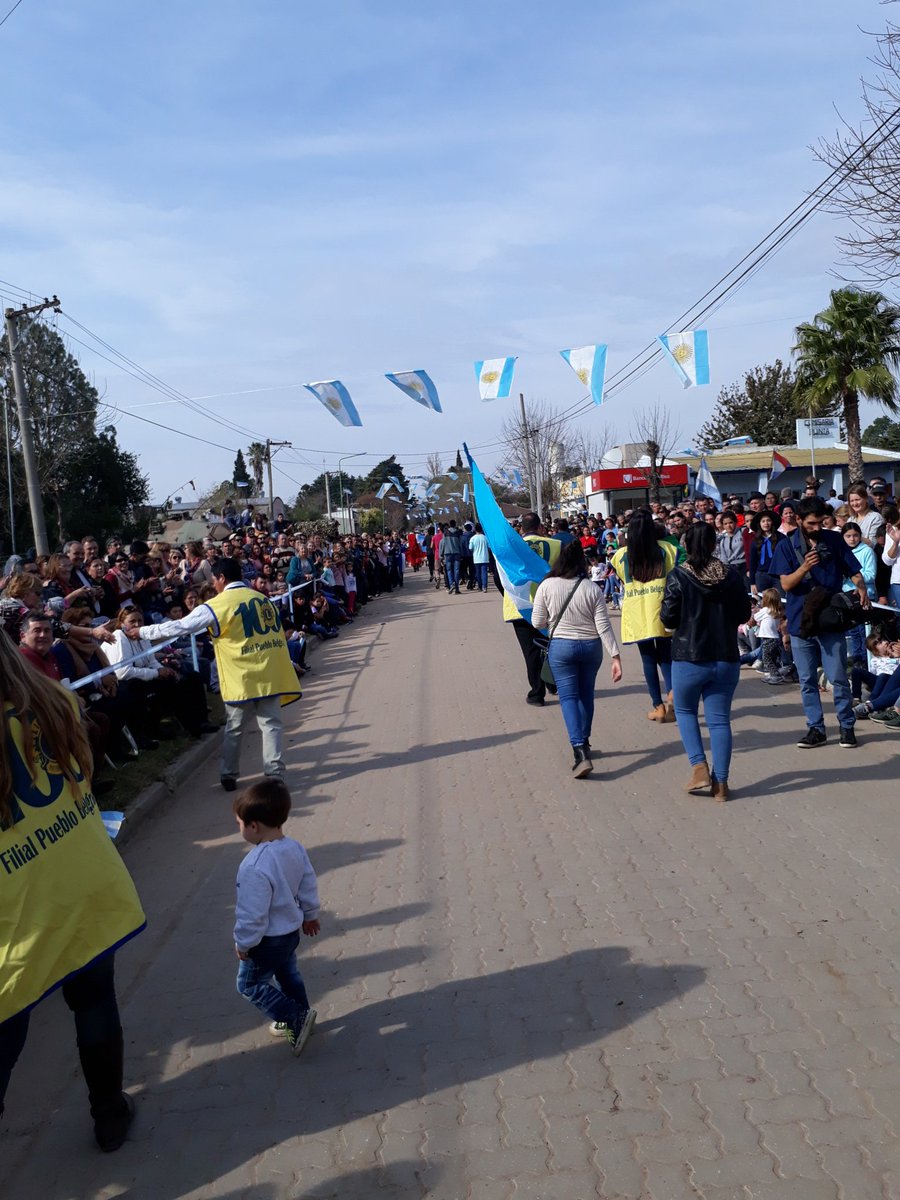 11mzahernan's tweet photo. Gran Fiesta en Pueblo Belgrano y nuestro primer desfile.
#DiaDeLaBandera #Lionsclub #LCI #pueblobelgrano https://t.co/EffJhi5u2U
