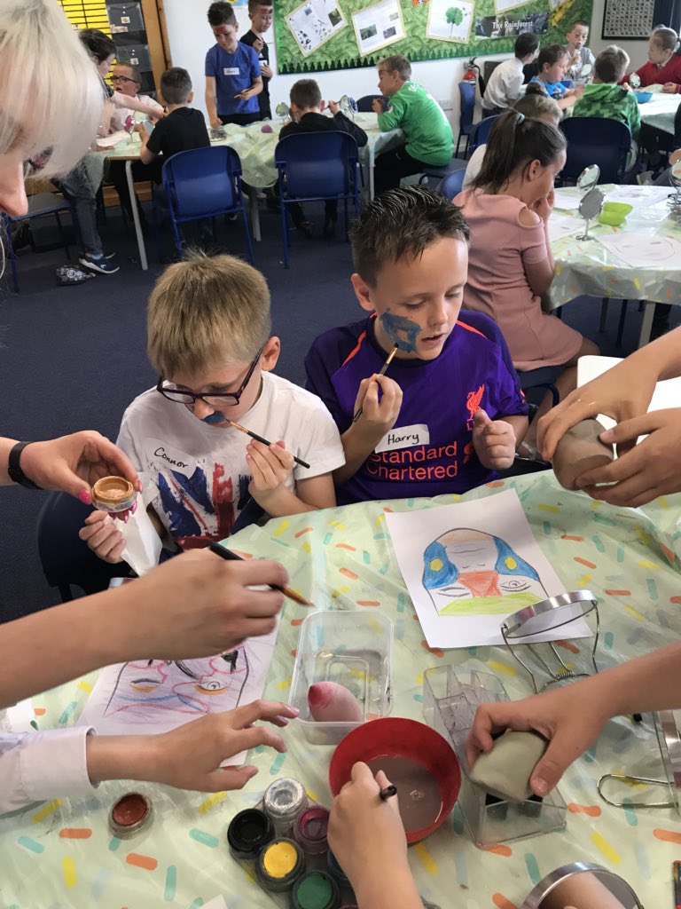 ysgolbrynhedydd's tweet photo. Makeup mastery with @MagicLightProds in our #TrifficTakeovers . 💄😊#year4CE https://t.co/Mzl0NXuGbt