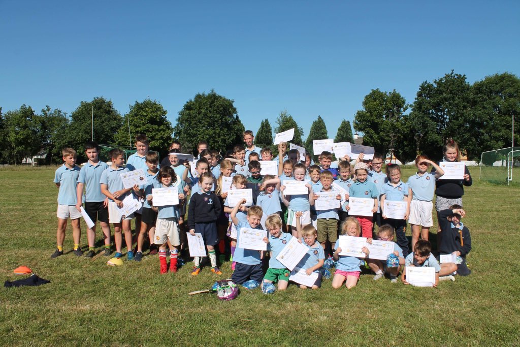 ClongeenLGAA's tweet photo. Final day of @Hurling365 in Clongeen N.S for this term. Kids delighted with the certs and goodie bags. 
Huge success and thanks to the @OfficialWexGAA coaches @ShaneO_Hanlon &amp; @Diarmob for their help. #smallparishwithbigdreams #geenerfam #participation #greenandgold 💚💛 https://t.co/bwq4iZEFZN