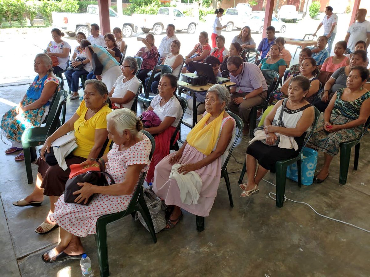 🙋🏻‍♀️ En la CDI Papantla, lista para conversar sobre la Violencia Política de Género junto con mis compañeros consejeros @juanmanuel_vb y <a href="/RobertoLopez_P/">Roberto López P…</a> #Elecciones2018