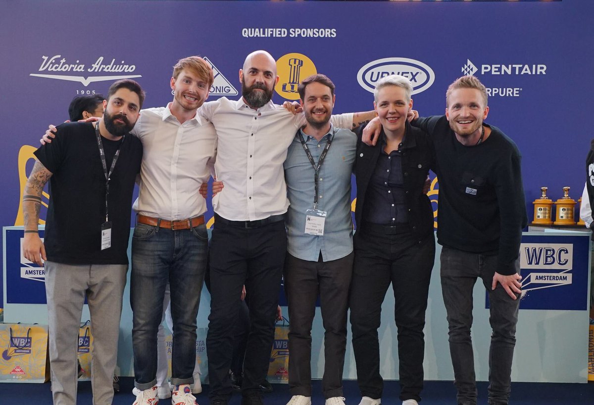 Coffeedeskpl's tweet photo. Mamy niesamowite wieści, @AgaRojewska w finale Mistrzostw Świata Barista!!! 👏🏻🙌🏻
Finał jutro od 10:30 koniecznie kibicujcie!
📷: Jeff Hann | @WCoffeeEvents #kawa #barista #WOCAmsterdam #WBCAmsterdam #mundial #mistrzostwa #polska #gorojes https://t.co/zJoeuOJ0Cy