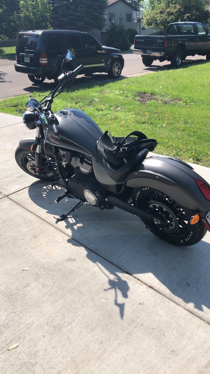 Luiscorrea85's tweet photo. Feels good to be back in California. Can’t wait to take her cruising along the coast. #twowheelsarebetter #Californiaishome https://t.co/bnF9DUM9iy
