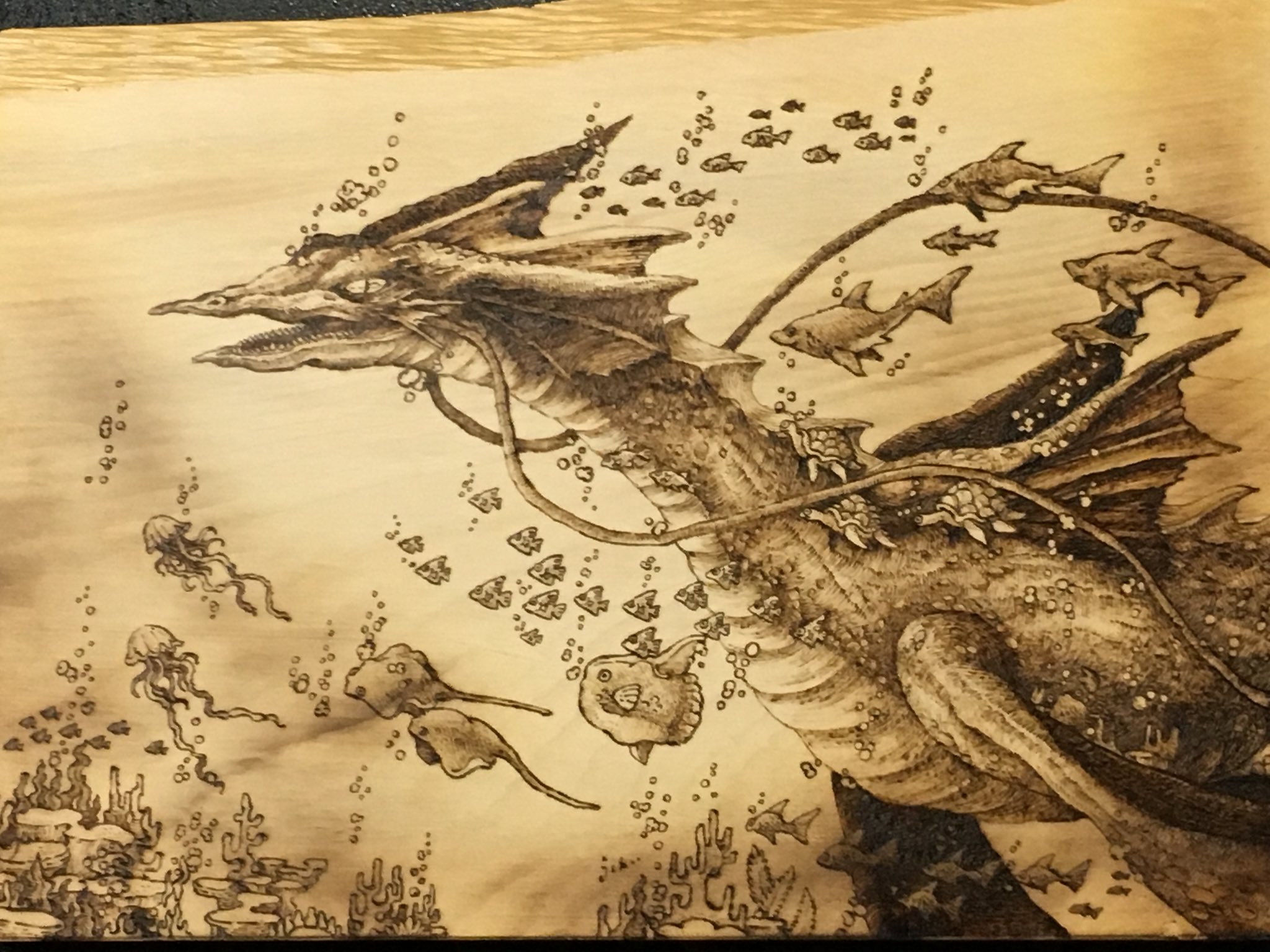 ファッションデザイナー 絵画 革 縦長 【壁掛け可能】革絵 バーニング