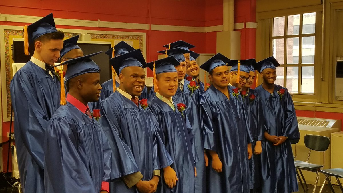 TheSholomFried's tweet photo. some pics of our graduation
#cityhawkspride
#myfutureisbright
#wemadeit
#webeout
#proud721Mgraduate https://t.co/qhpwOxdFRJ