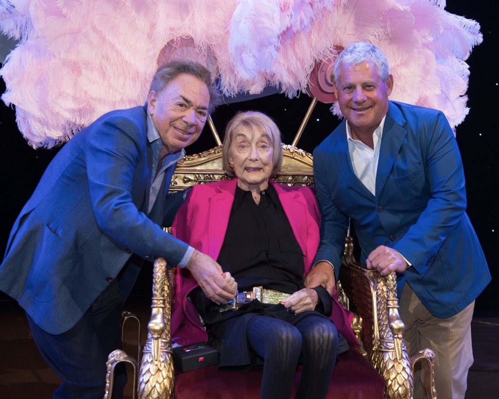 SirMattBourne's tweet photo. The Queen on her throne (with 2 of her devoted subjects 😉) @Gillian_Lynne makes all in my profession proud today as the first Choreographer to have a West End Theatre named after her! We love you Gillie and thanks esp. for the support &amp; inspiration you have always given me ❤️ https://t.co/Zd2WeXL3CS