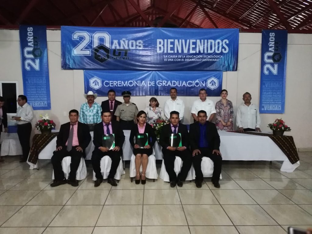 UTSelva2's tweet photo. ¡Estamos de fiesta una vez más! Esta semana UTSelva UA Benemérito de las Américas se vistió de gala al celebrar la Graduación de una generación más de Ingenieros que se suman al desarrollo productivo de su regi��n, de nuestro #Chiapas #México
#OrgulloUTSelva https://t.co/fY8wtetwdM