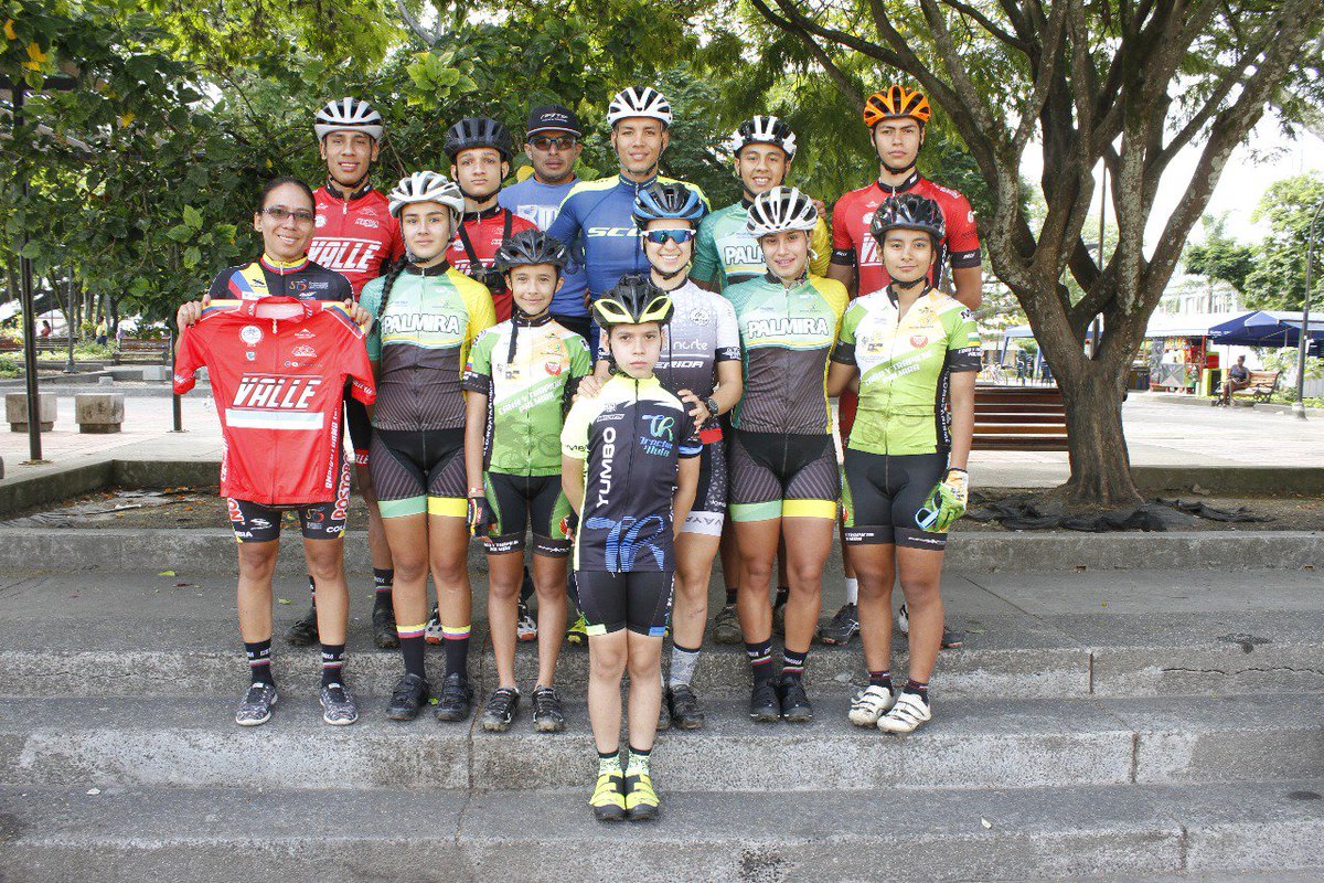 FloridaMTB2018's tweet photo. Selección Valle Oro Puro lista para afrontar lo que serán las competencias en el Campeonato Nacional de Ciclomontañismo estrenando nuevo uniforme #FloridaesMTB @Indervalle @Coldeportes @fedeciclismocol https://t.co/J6Xsn3T5vS