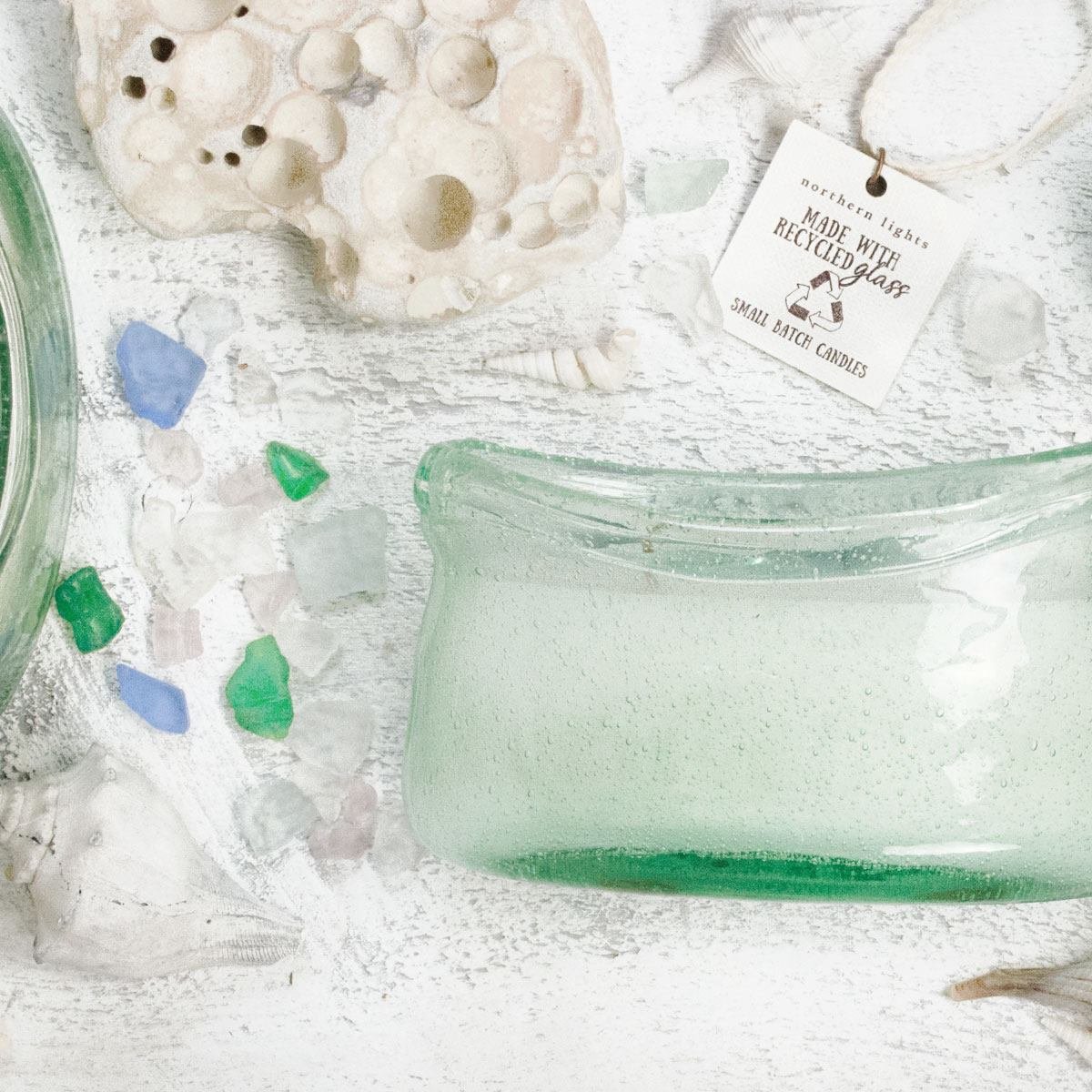 Made of recycled glass, these unique hand-blown artisan vessels are brimming with bubbles at the surface! 

Fragrance Notes: Baltic sea salt with wild sage, bergamot &amp; sun bleached driftwood 🌿💦♻️

Shop Windward: northernlightscandles.com/collections/wi…