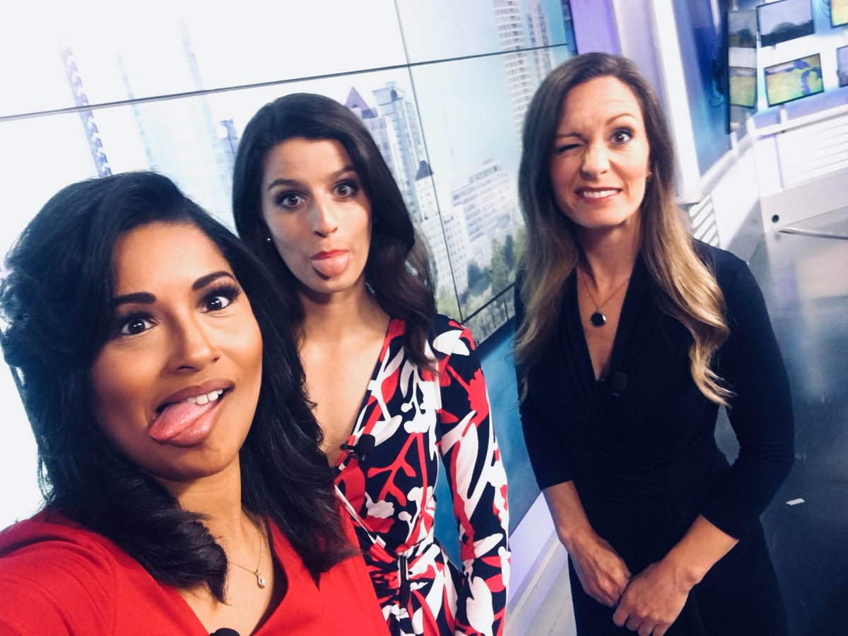 PorterfieldNews's tweet photo. The ladies of @CBS58 are running the shows today! ❤️👯‍♀️ #4pm #winning #itsfriday #girlpower #sillyselfie #NEWS #MKE https://t.co/y8sO6z3CmE