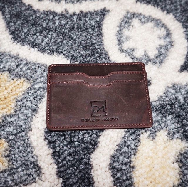 DeMarco_McHale's tweet image. Check out our Minimalist Card Holder for only $34.99 
bit.ly/dmwatch
.
.
.
.
.
#Demarcomchale #makeastatement #wallet #cardholder #wallets #leathercraft #leathergoods #leather #leatherwallet #leatherwork #mensfashion  #style #menswear #fashion … ift.tt/2tlC2VB