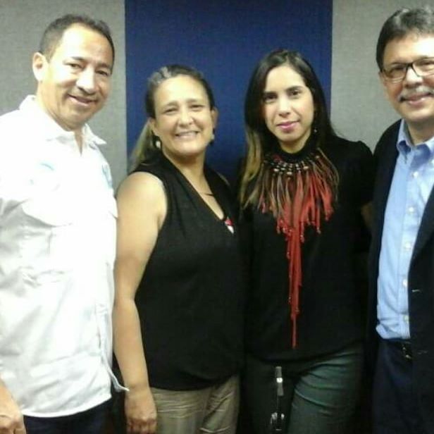 mariangimurga's tweet photo. Gran admiración por la incansable labor de la @UCarabobo que sigue apostando a la juventud, a los sueños, al futuro al #Emprendimiento. https://t.co/Beaf9ckQZ3