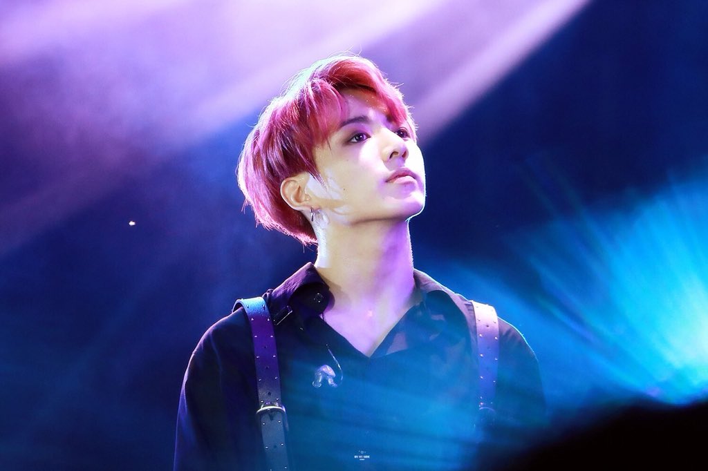 jeonglows's tweet photo. jungkook fansites didn't come to play, these pics are so artistic wow https://t.co/XyCxw1CMzO