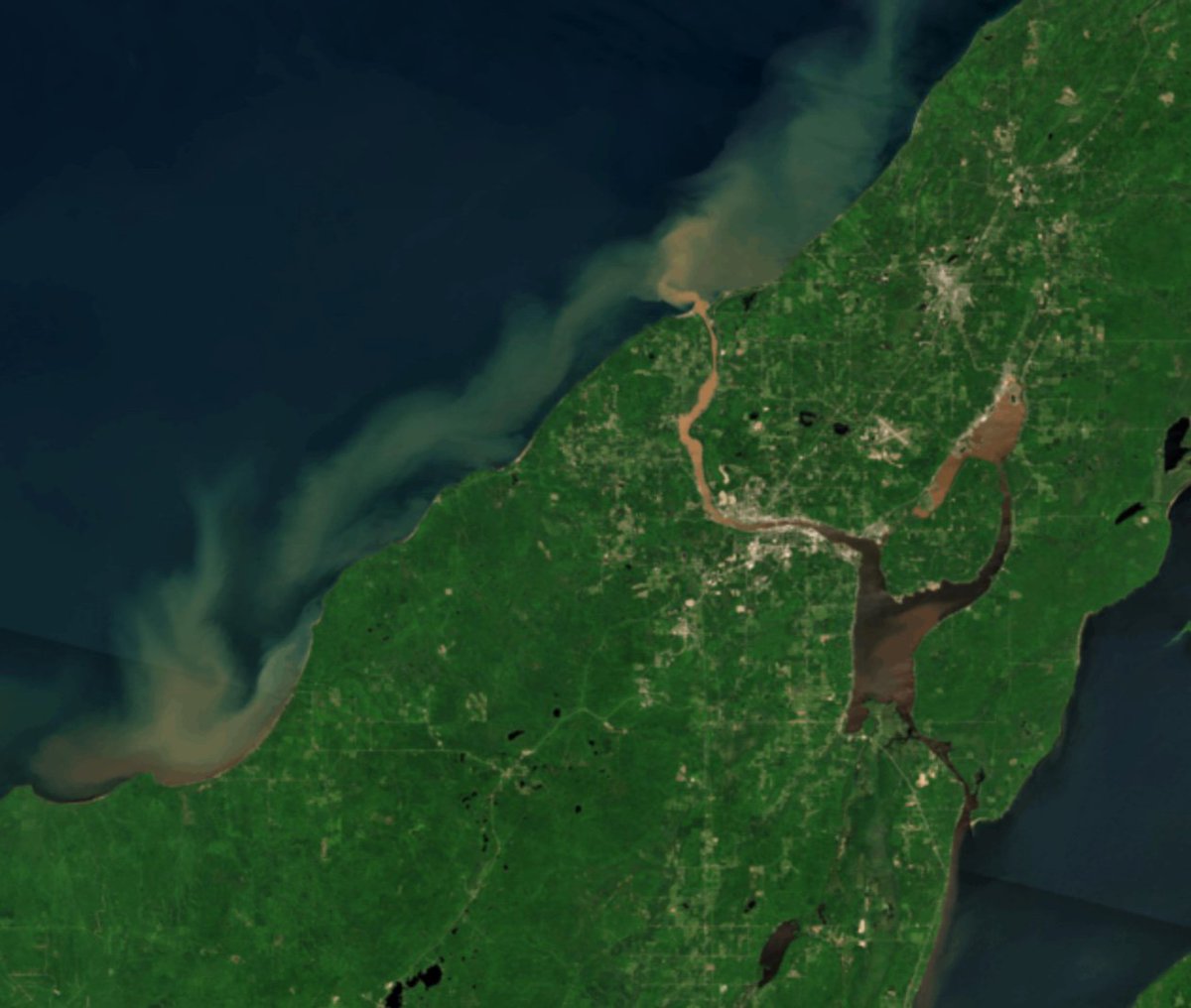 simoncarn's tweet photo. Clear Landsat 🛰️ images of the Keweenaw on June 21 show the Portage Canal slowly clearing as sediment from recent floods is flushed out into @LakeSuperior to the north. @USGSLandsat @michigantech @mtugeomining @kreport https://t.co/ZvNkfMPcvm