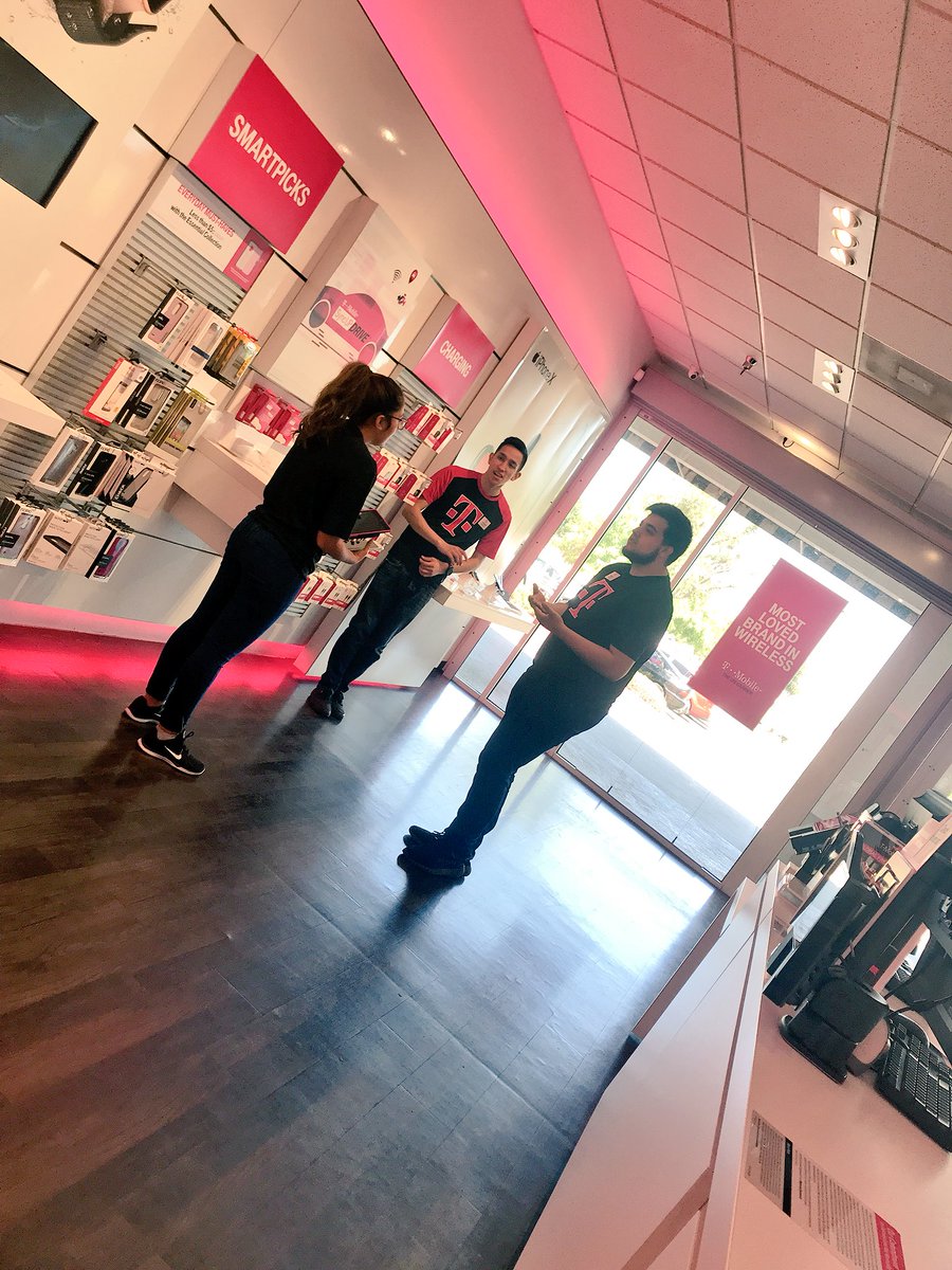 TmobileAllison's tweet photo. Skill practicing on a Friday is the perfect way to start the weekend🤗#Selma4617 @JerryG1985 @B_Vargas22 @isaac2691 @SonyaDuarte3 @frankie4617 @wirelessmiguel https://t.co/qghHCGCQtY