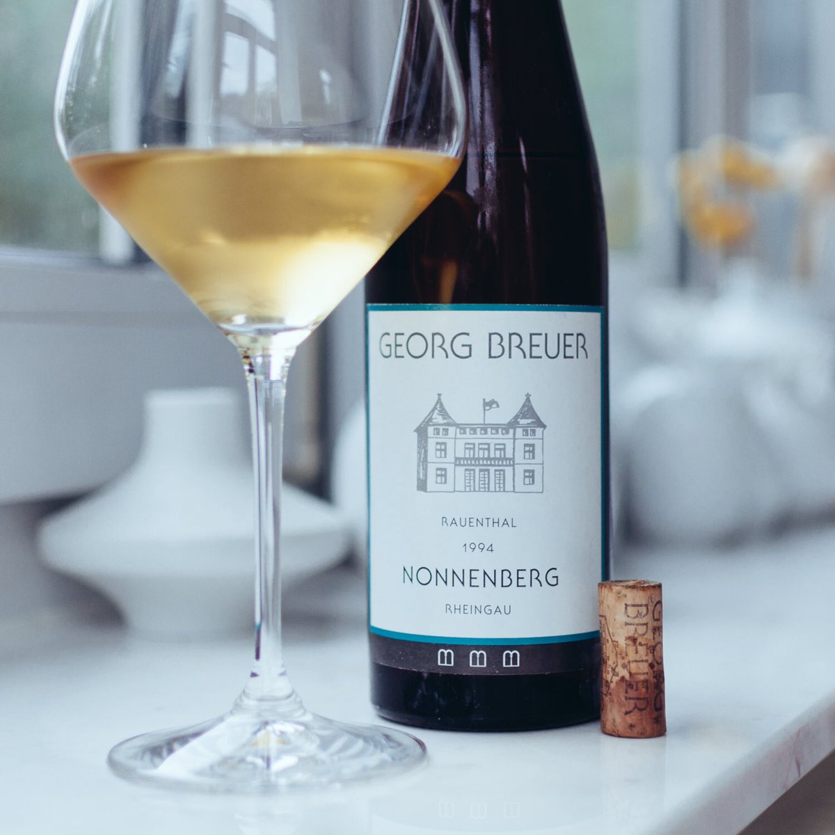 Rieslingheroes's tweet photo. A dry #fridaytradition always is a great gift. That is why we celebrate it so much 🌟😊. We are having an amazing #georgbreuer #nonnenberg #riesling from 1994 🥂🍾 Tasting notes on Insta https://t.co/DeA4XaLjFN #wine #wineo #wein #vino #winelover #wineporn #somm #sommelier https://t.co/2mmAcQ0mC6