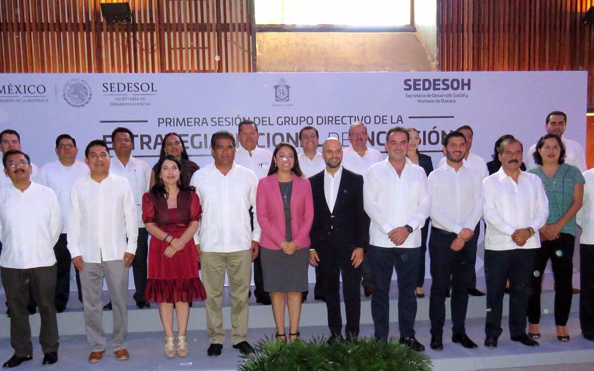 DIF_Oaxaca's tweet photo. En coordinación con la @SEDESOH_GobOax y @SEDESOL_mx, participamos en la Primera Sesión del Grupo Directivo de la Estrategia Nacional de Inclusión 2018. Nuestro objetivo es lograr una sociedad integral e incluyente. https://t.co/Y9pMe3y0zH