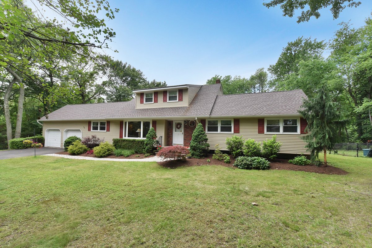 Your New Home in Woodcliff Lake NJ on a Bucolic "Country" Cul-de-Sac ow.ly/lKBT30kCUGU #WoodcliffLakeDreamHomes.com