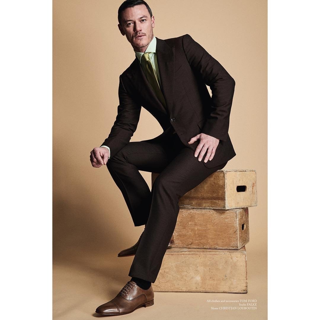 LukeEvansTalk's tweet image. Via hewhoodphoto
My new cover shoot with the handsome #LukeEvans for #theglassmagazine out today 🎉 Photography by me, styling by #steviewestgarthstyle , grooming by #lee_machinhair . Special thanks to #donna_mills81  #premierpersonalpr 😘
instagram.com/p/BkU8zxOF677/…