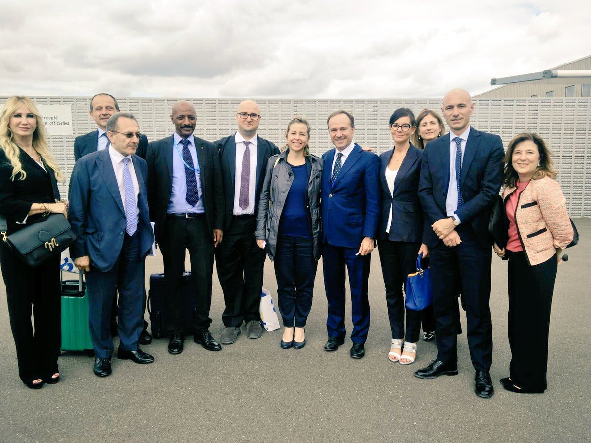 ItalyinEU's tweet photo. Il Ministro Giulia #Grillo con il team della Rappresentanza Permanente al termine dei lavori #EPSCO #salute 

📃Qui i principali risultati della riunione 👉 https://t.co/T1gghkXBxA

@MinisteroSalute https://t.co/jeVBs1k7qd