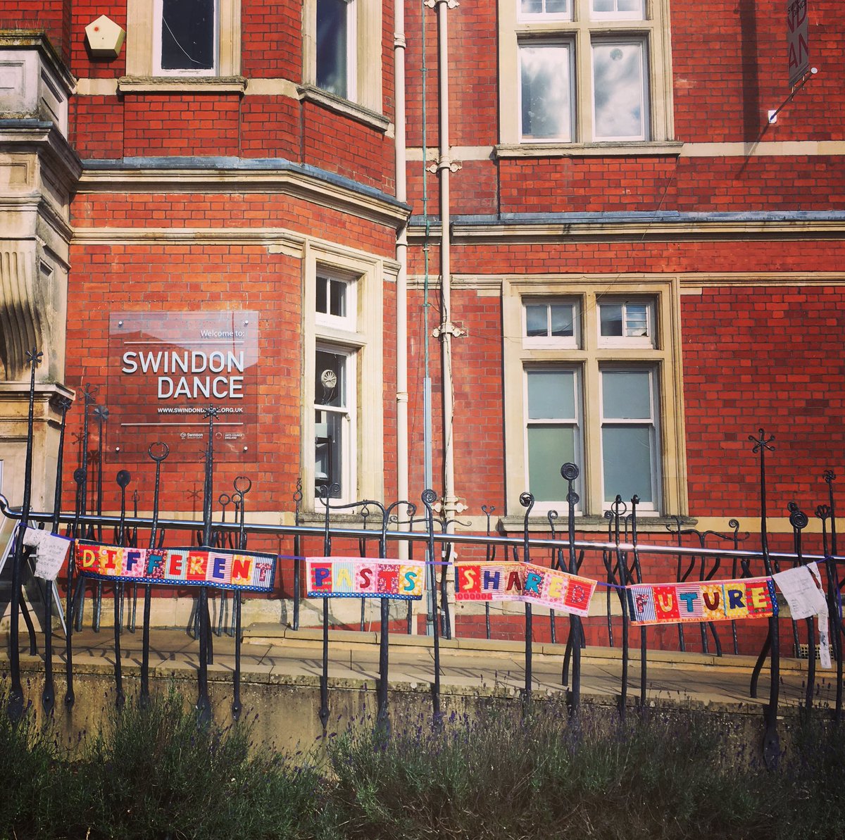 kathrynhay's tweet photo. Our @RefugeeWeek banner is now hanging from those beautiful railings at @SwindonDance. Thank you to all the #swindoncraftivists who added their stitches and their thoughts to our conversations at our making sessions. #RefugeeWeek2018 @Craftivists https://t.co/b4Q68Ye65k