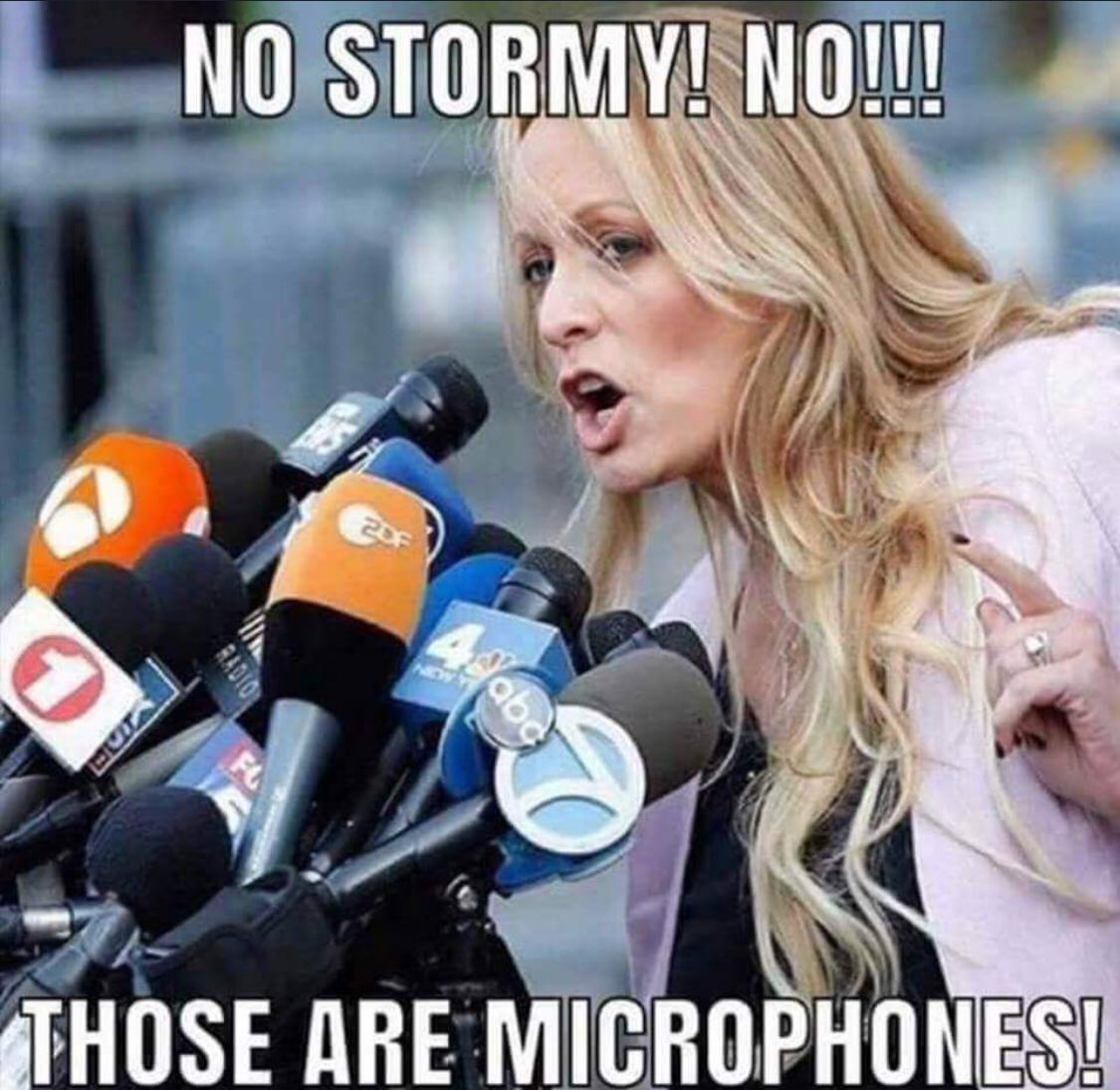 Whore Stormy Daniels headed to the border