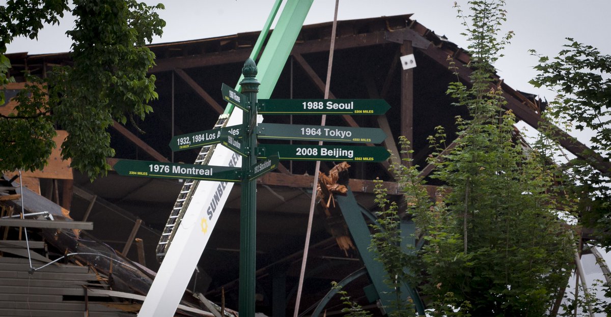 APNELSONPHOTOS's tweet photo. #Haywardfield East Grandstands demolition begins in @GoTrackTownUSA #trackandfield #rgnews
Story: https://t.co/8TBaulfnWU
Video: https://t.co/bALqQJYYct https://t.co/IROyPFfwZV