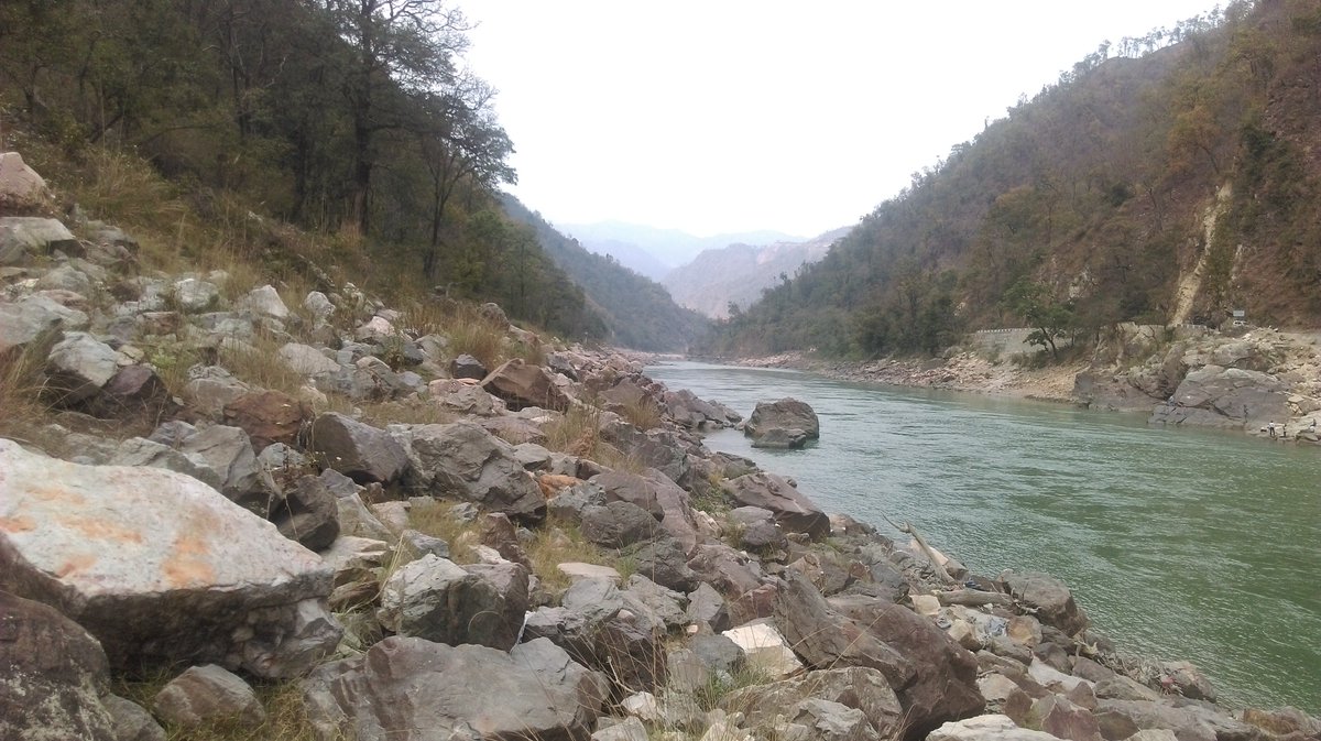 Rmsnegi99's tweet photo. "Zindagi tu kitni haseen hai, magar gam hai ki tera saath nahi milata
jheel se gahri neeli ankhon main. muhabat ka koi ahsaas nahi milta
Dakhata hu palatker jab duniya ko , her taraf ajeeb manjar hai
Kashmakash hai,sawal han kai dill man magar,kya kare unka koi jawab nahi milta" https://t.co/KThIvv1EhV