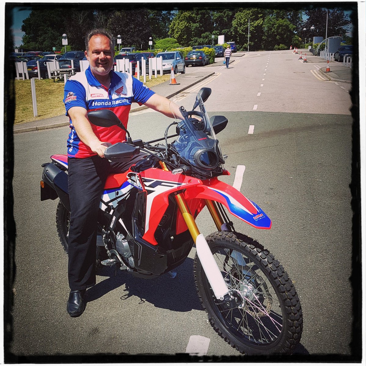 _Luke_Griffin's tweet image. Sometimes you are just drawn to a bike ..

#colourcoordinated ! #crf250rally #ridetoworkweek #honda #hondamotorbike #hondabike
