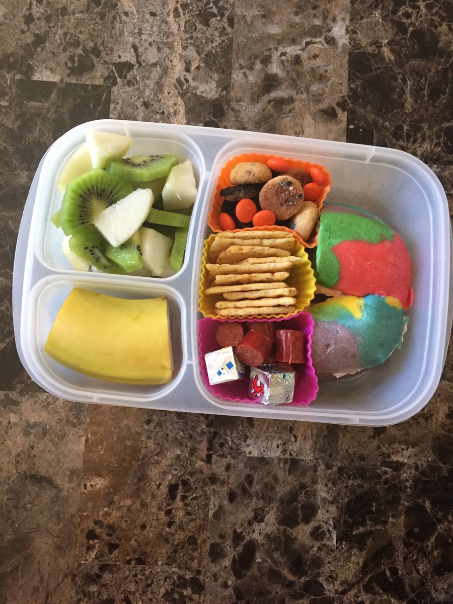 HomeWithNicole_'s tweet photo. This past weeks lunches for my daughter in Grade 1. Only one more week left of school lunches for us here! The home stretch!! πͺπΌ #bento #bentolunches #kidslunch #kidsbento #grade1 #school #bentobox #bentostyle #blogger #blog #athomewithnicole https://t.co/lmLiVI7gLQ